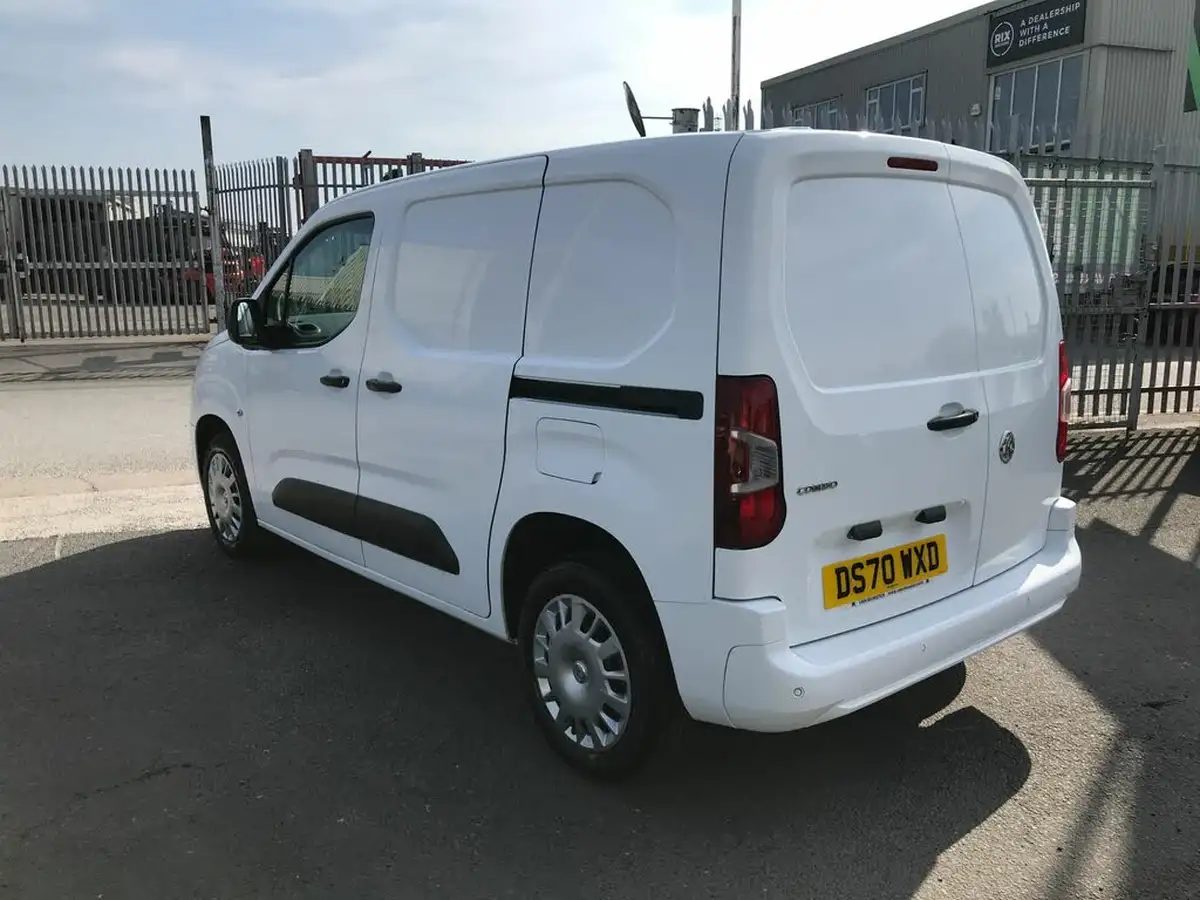 2021-vauxhall-combo-15cdti-sportive-2300-100pseu6dt-l1h1-panel-big-3