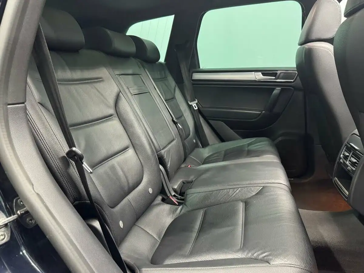 2017-volkswagen-touareg-30tdi-r-line-204ps-ss-2970cc-big-33