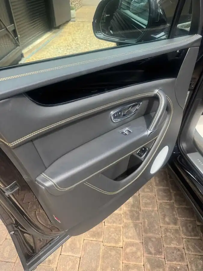 2019-bentley-bentayga-40-v8-big-20
