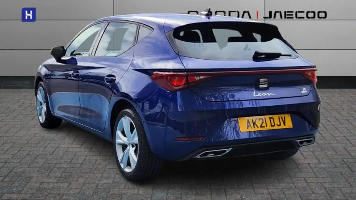 2021-seat-leon-14-e-hybrid-fr-hatchback-big-5