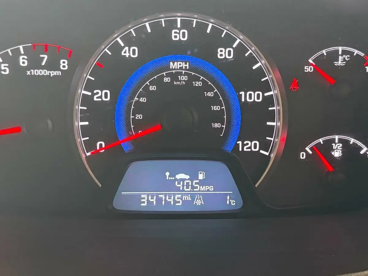 2014-hyundai-i10-10-se-big-11