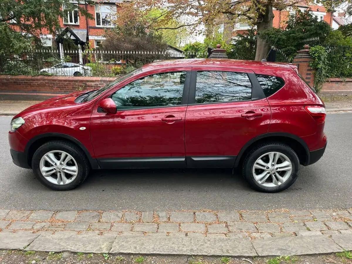 2011-nissan-qashqai-15td-acenta-big-2