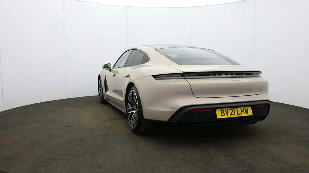 2021-porsche-taycan-e-4s-571ps-performance-battery-plus-big-29