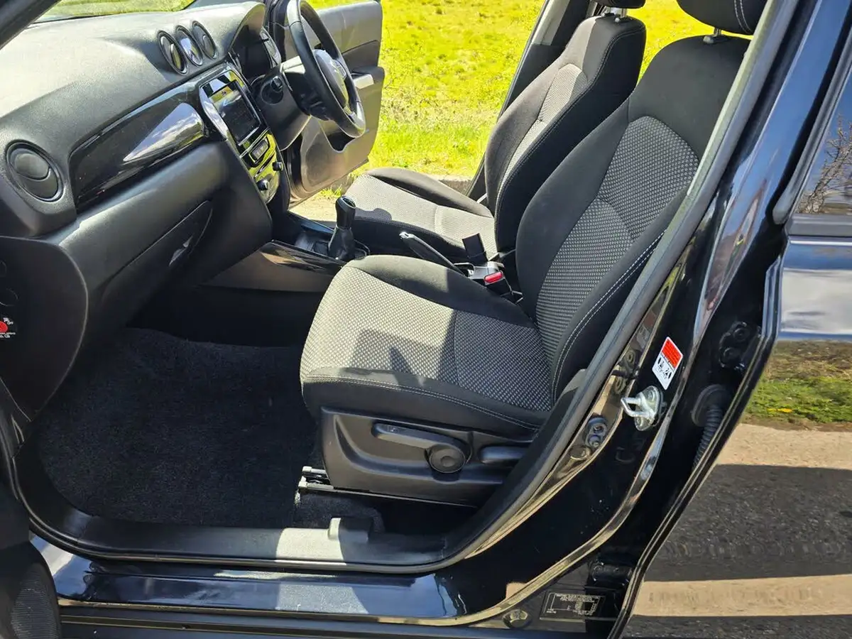 2017-suzuki-vitara-16-kuro-big-36