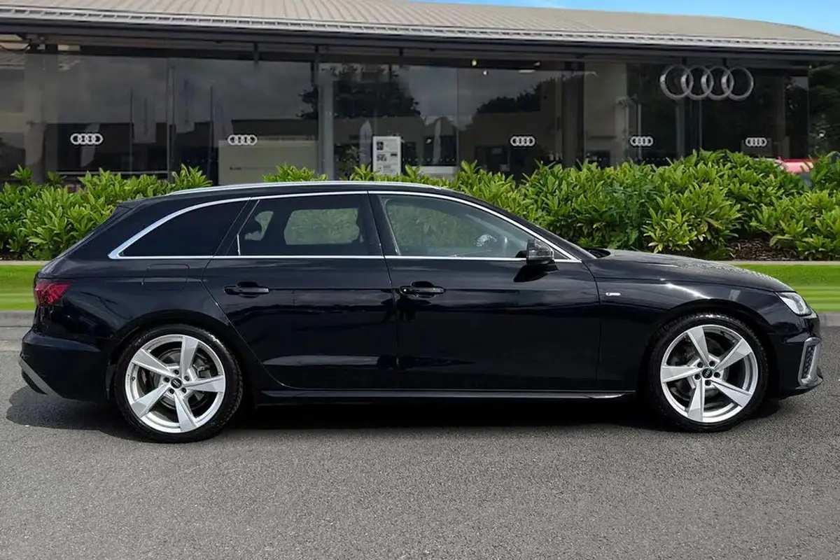 2022-audi-a4-avant-20-35-tfsi-s-line-tronic-big-2