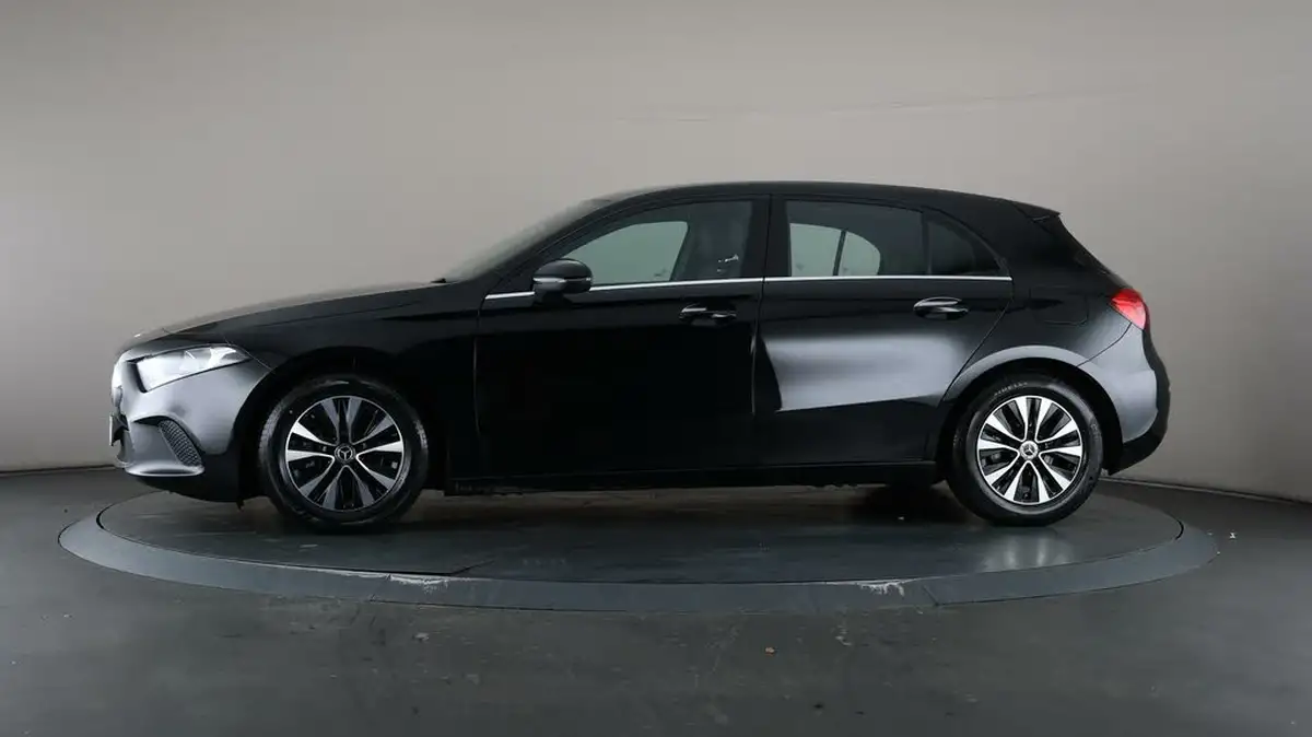 2021-mercedes-benz-a-class-13-a180-se-7g-dct-big-31