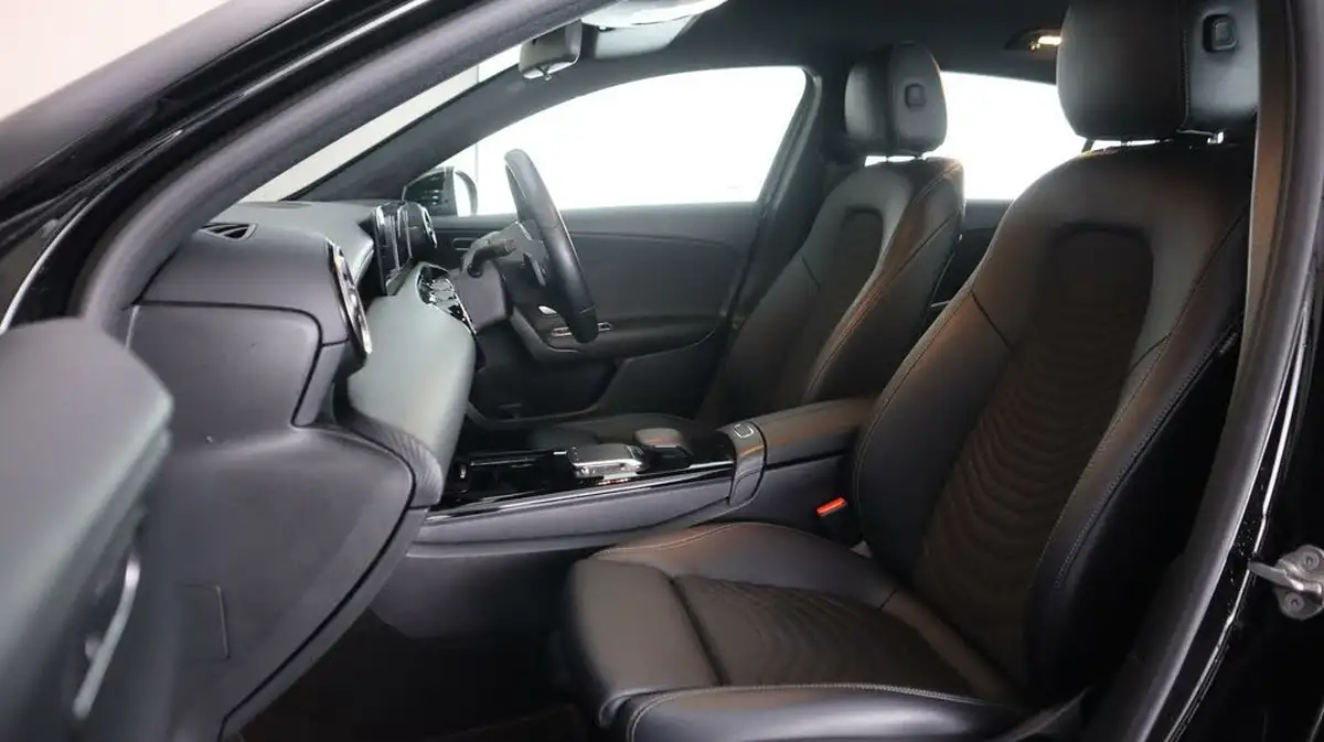 2021-mercedes-benz-a-class-13-a180-se-7g-dct-big-14