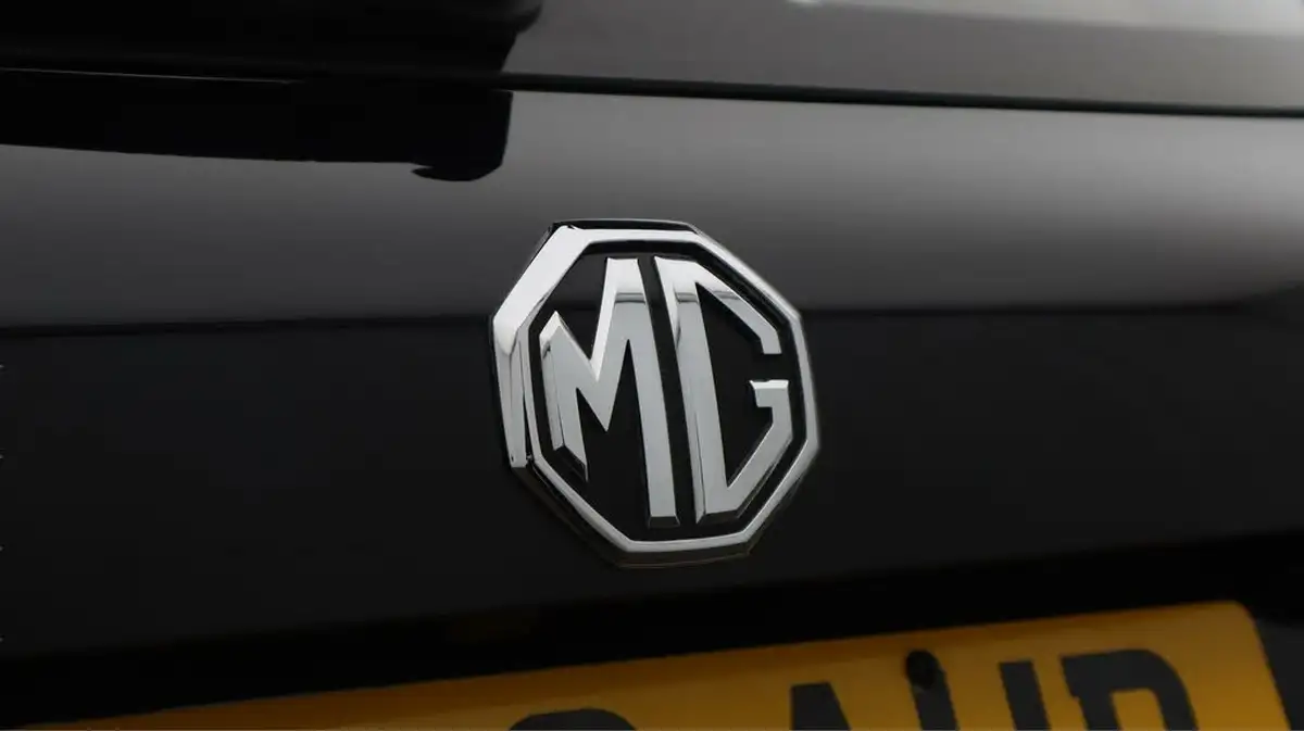 2022-mg-hs-15t-gdi-excite-162ps-big-20