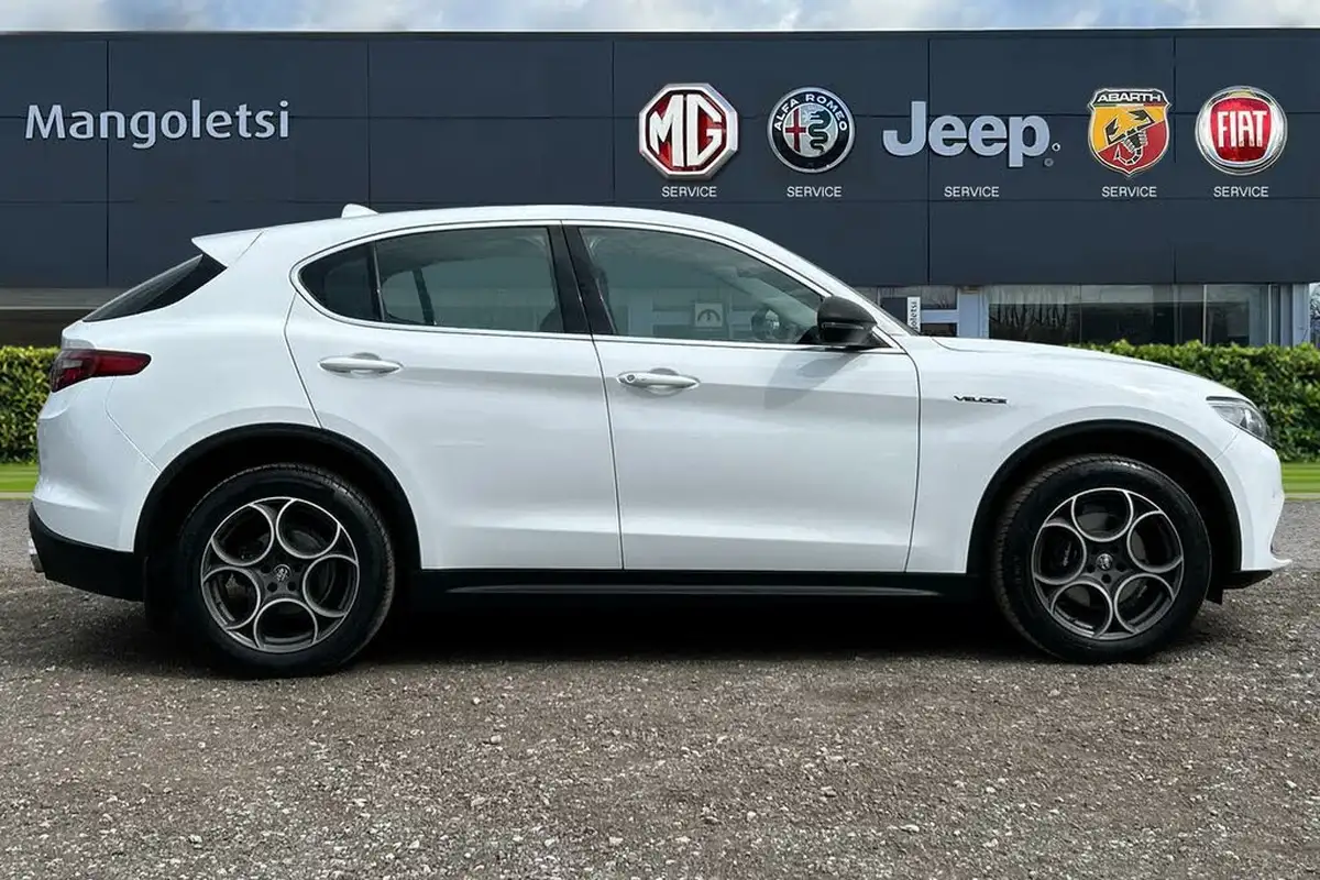 2018-alfa-romeo-stelvio-22td-speciale-207bhp-big-3