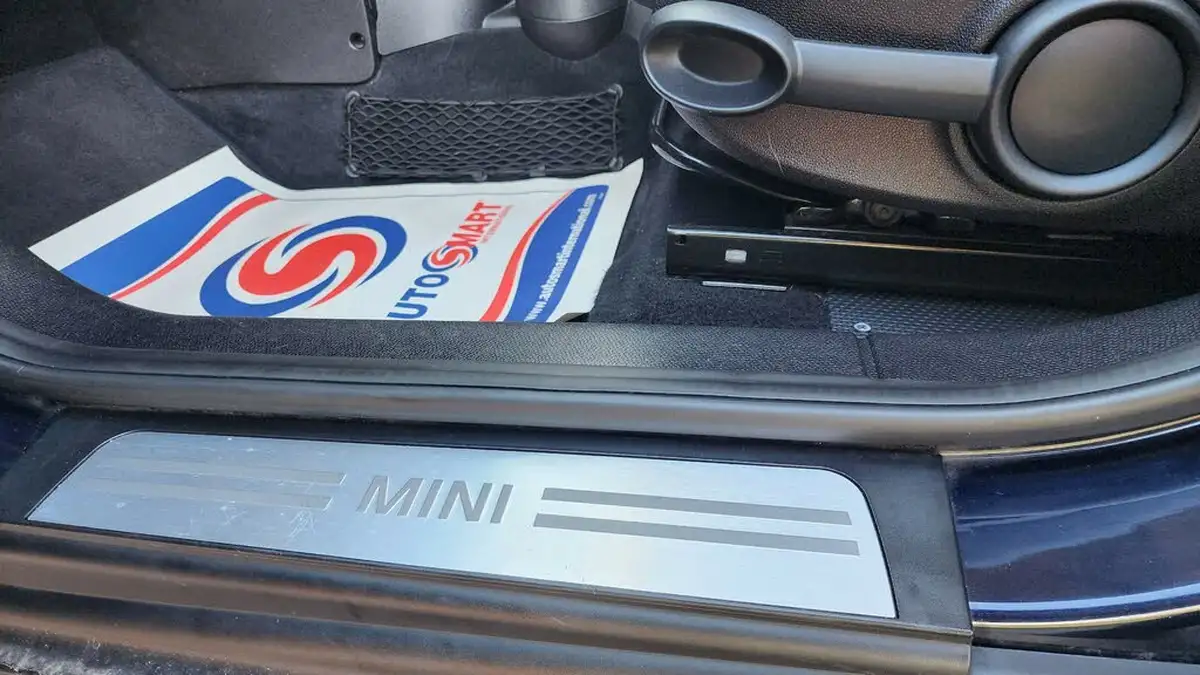 2012-mini-countryman-16-cooper-pepper-big-28