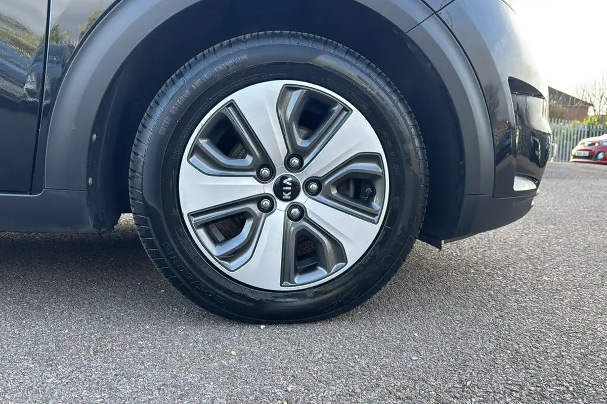 2017-kia-niro-16-gdi-2-156kwh-lithium-ion-big-22