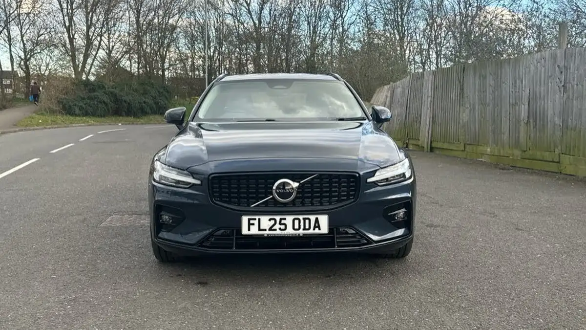 2025-volvo-v60-20-b4-plus-station-wagon-big-11
