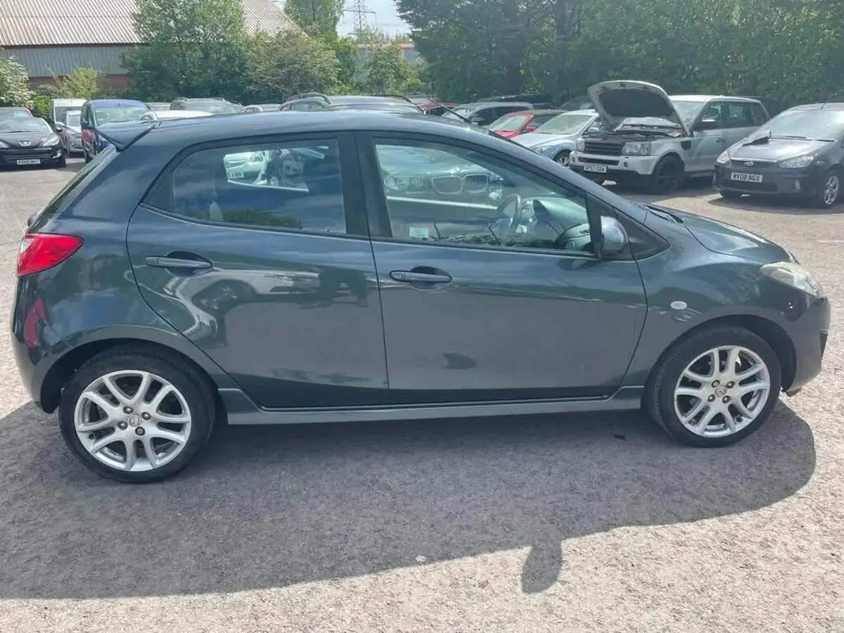 2011-mazda-mazda2-13-tamura-5d-big-2