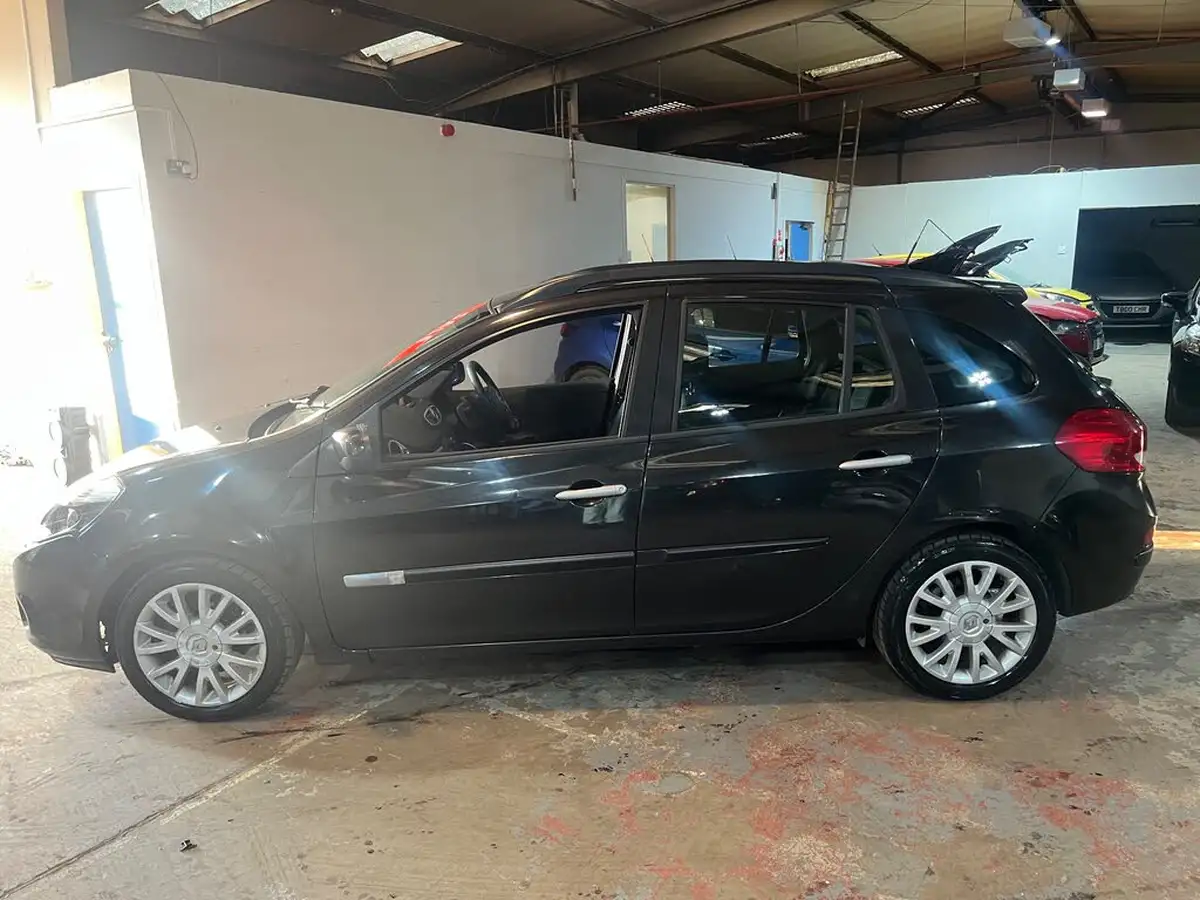 2010-renault-clio-15td-dynamique-tom-tom-88bhp-sport-tourer-5d-big-1