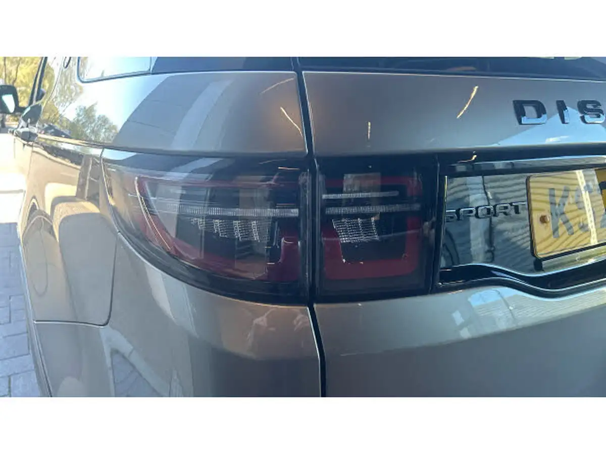 2023-land-rover-discovery-sport-20-d200-r-dynamic-hse-big-18