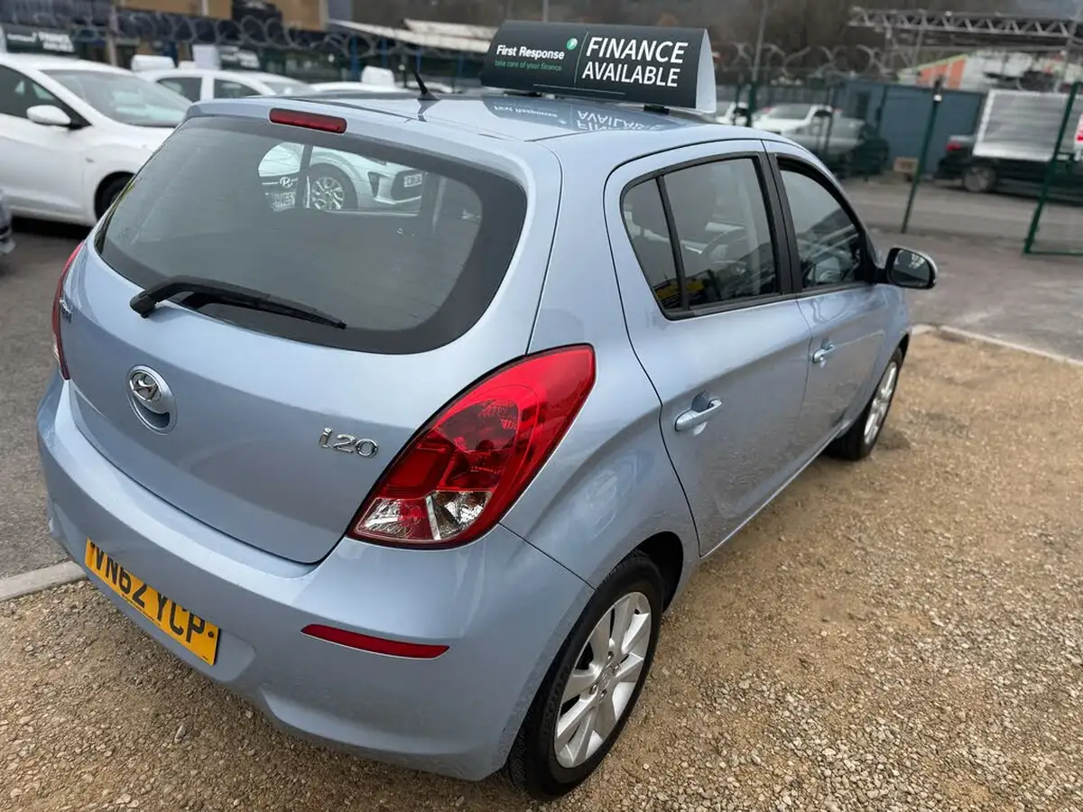 2012-hyundai-i20-12-active-5d-big-11