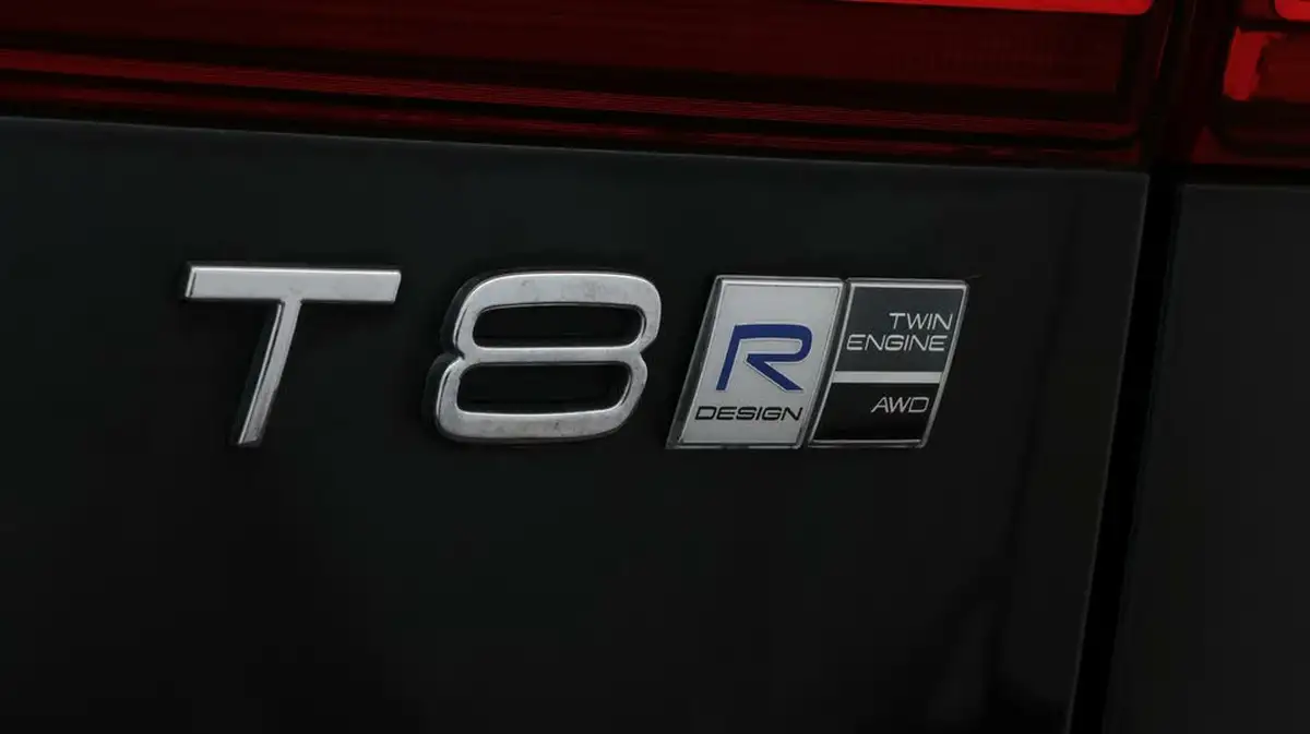 2019-volvo-xc60-20-t8-r-design-ss-big-24