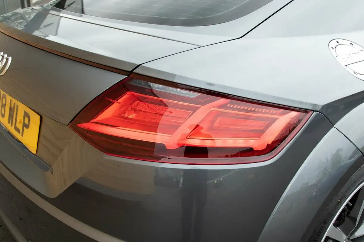 2018-audi-tt-coupe-18-tfsi-s-line-big-9