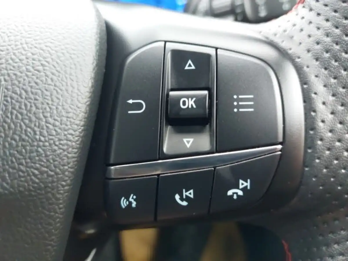 2020-ford-focus-15-st-line-x-hatchback-big-14