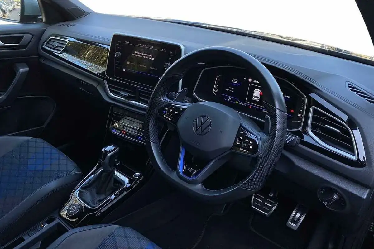 2022-volkswagen-t-roc-20-tsi-r-big-5