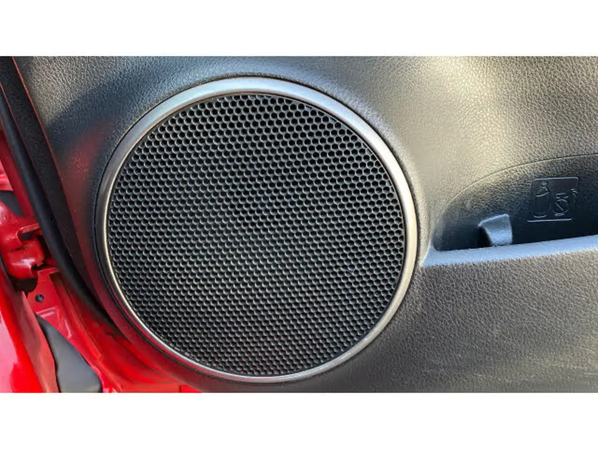 2016-toyota-yaris-133-icon-vvt-i-tss-5d-big-37