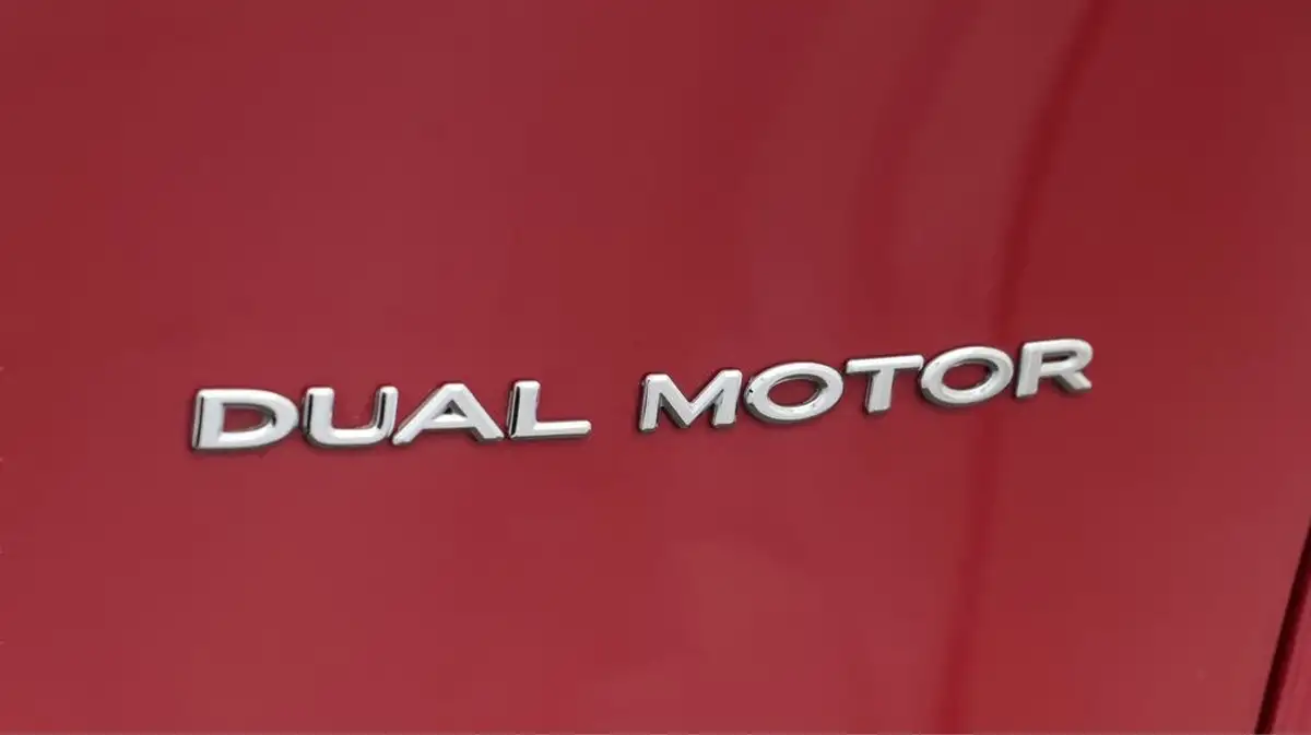 2022-tesla-model-y-e-long-range-big-21