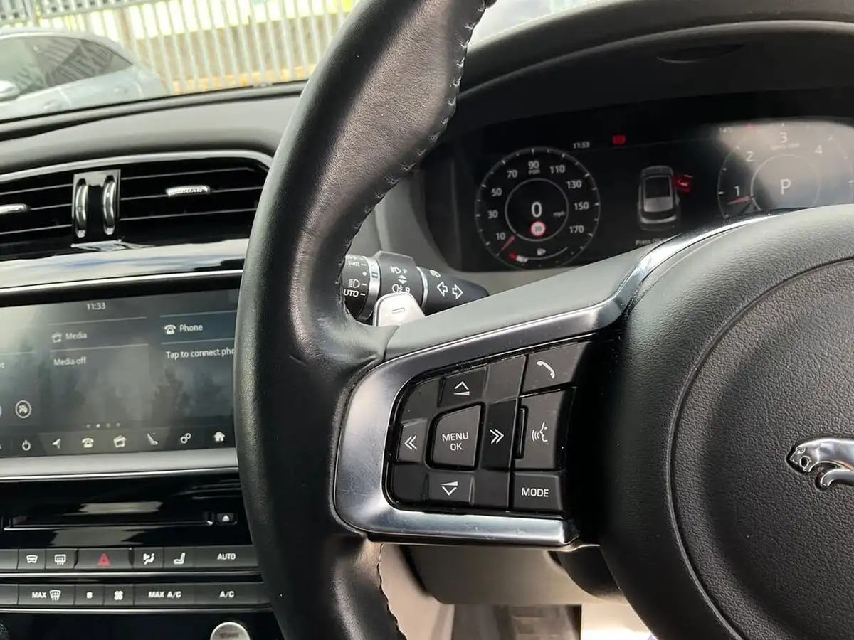 2020-jaguar-f-pace-20-i4d-chequered-flag-180ps-big-30