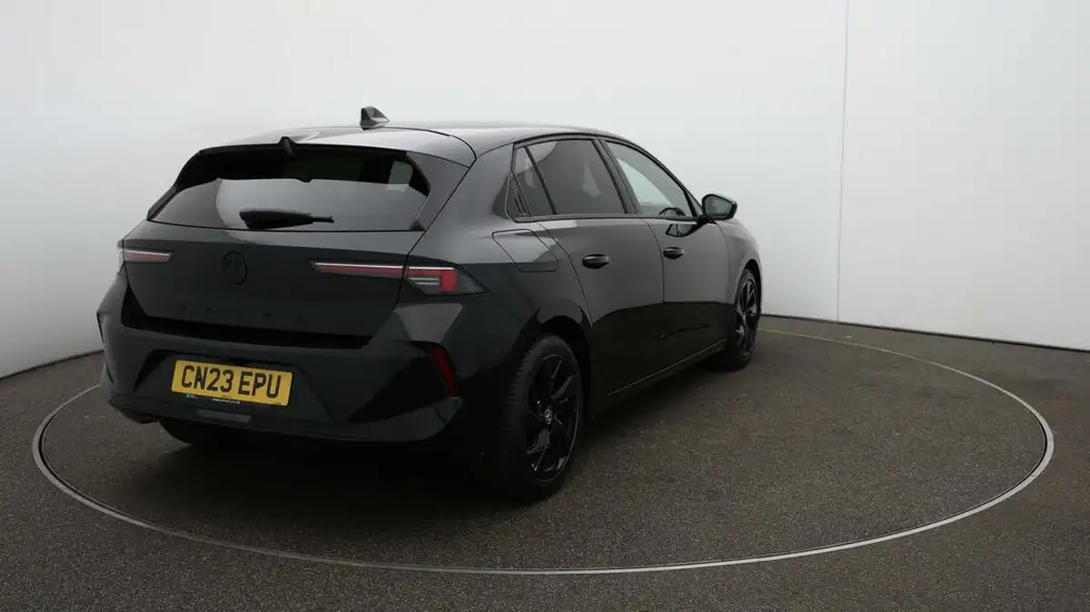 2023-vauxhall-astra-12-turbo-gs-hatchback-big-46