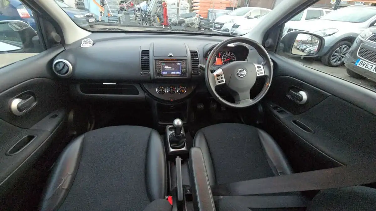 2013-nissan-note-14-n-tec-big-26