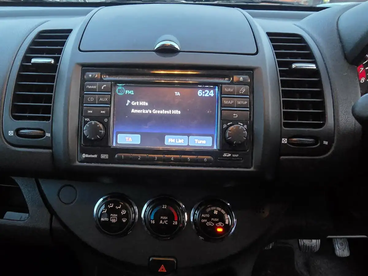 2013-nissan-note-14-n-tec-big-2