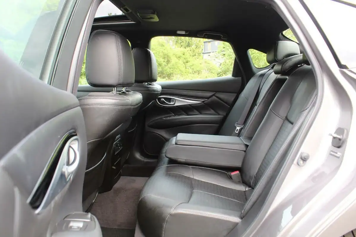 2014-infiniti-q70-35-gt-premium-hybrid-big-14