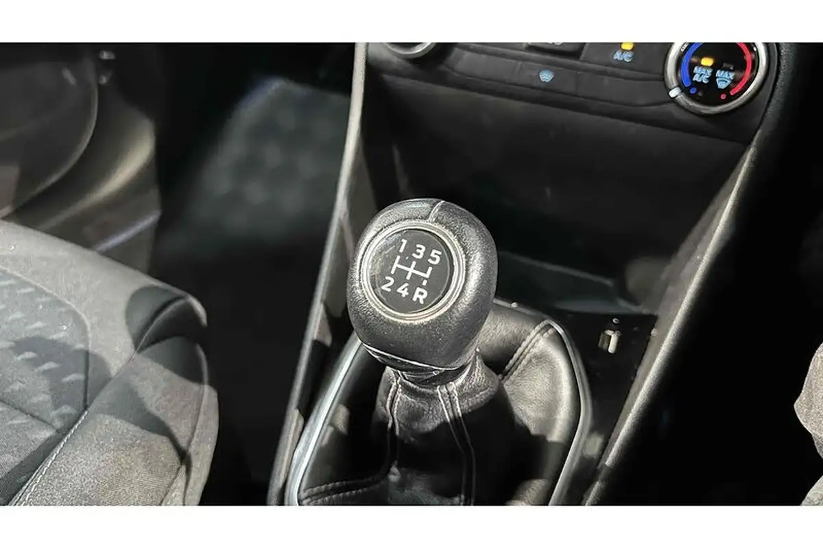 2018-ford-fiesta-11-ti-vct-zetec-5d-big-39