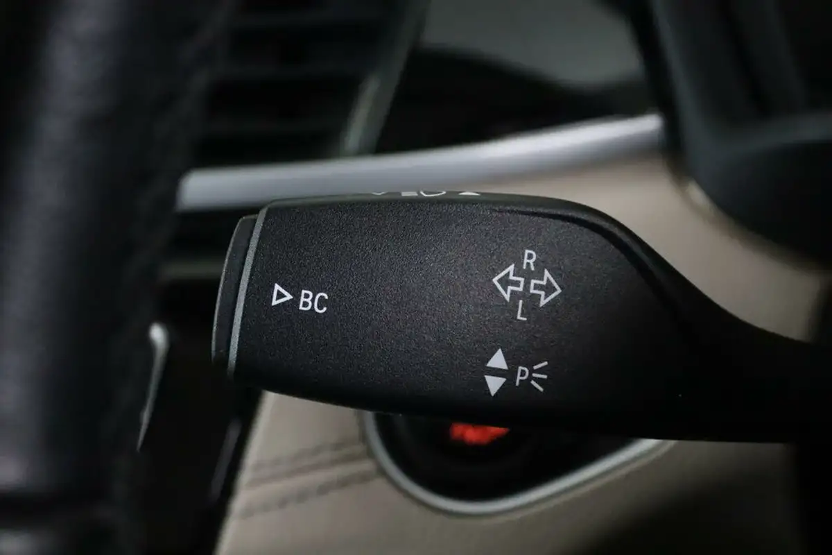 2019-bmw-x1-15-sdrive18i-xline-big-21