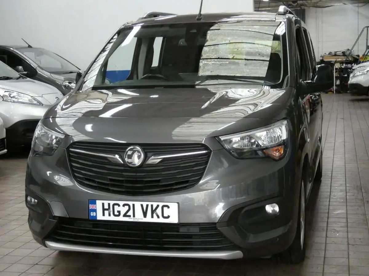 2021-vauxhall-combo-life-12i-elite-xl-big-2