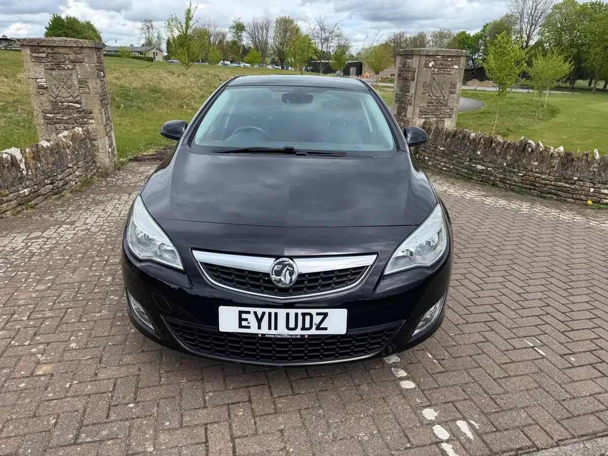 2011-vauxhall-astra-16-se-16v-vvt-115ps-hatchback-big-7