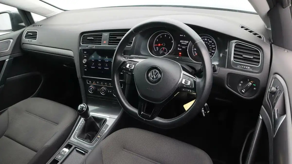 2019-volkswagen-golf-15-tsi-match-edition-130ps-hatchback-big-8
