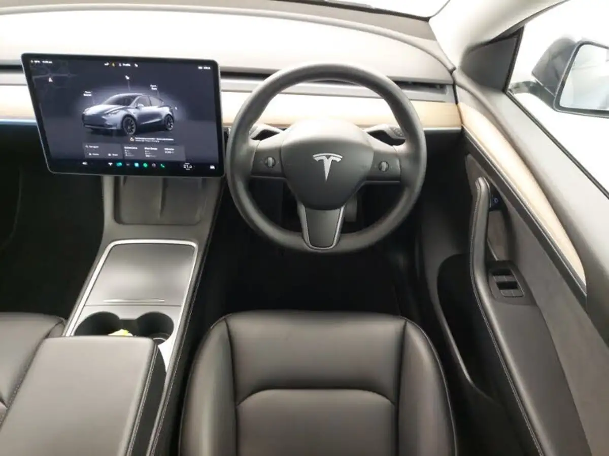 2022-tesla-model-y-e-long-range-big-6