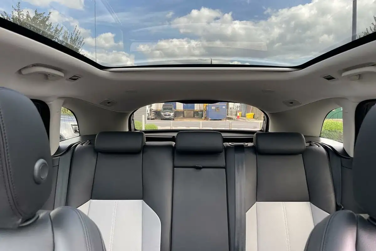 2024-land-rover-range-rover-velar-20-p400e-dynamic-se-big-18