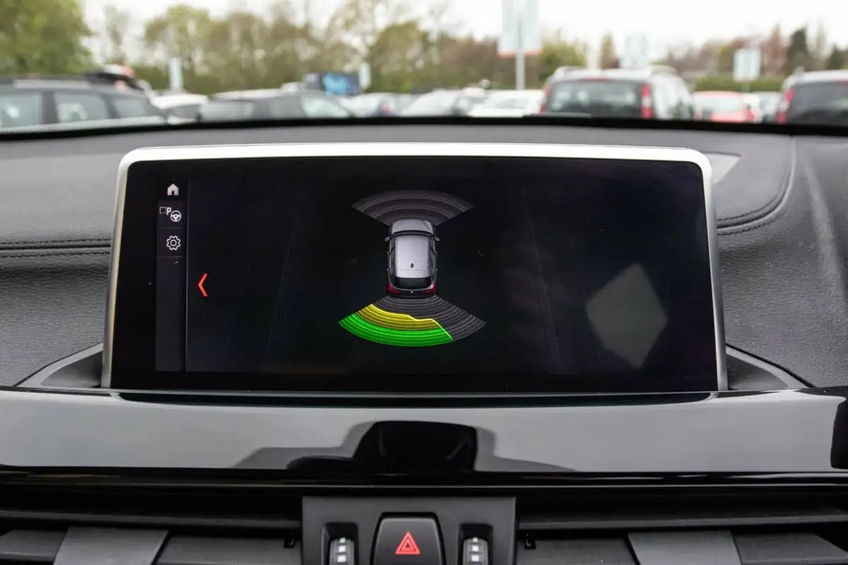 2022-bmw-x1-20-sdrive20i-xline-big-21