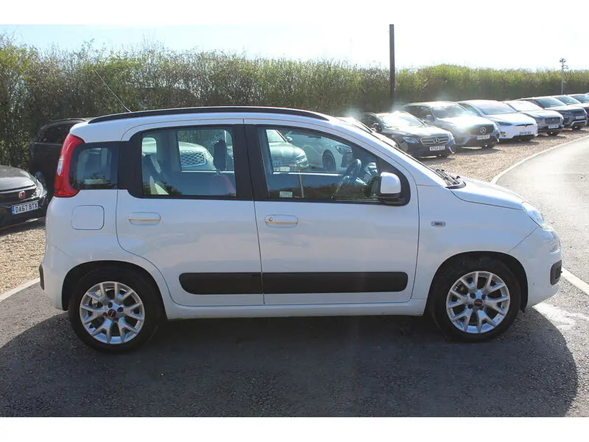 2017-fiat-panda-12-lounge-big-3