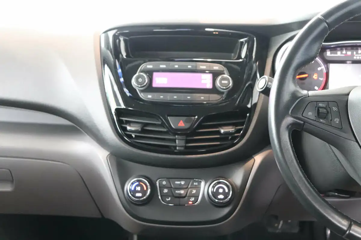 2017-vauxhall-viva-10i-sl-easytronic-big-13