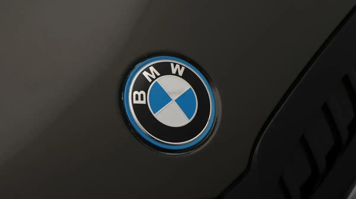 2022-bmw-3-series-20-330e-m-sport-pro-edition-saloon-4d-big-22