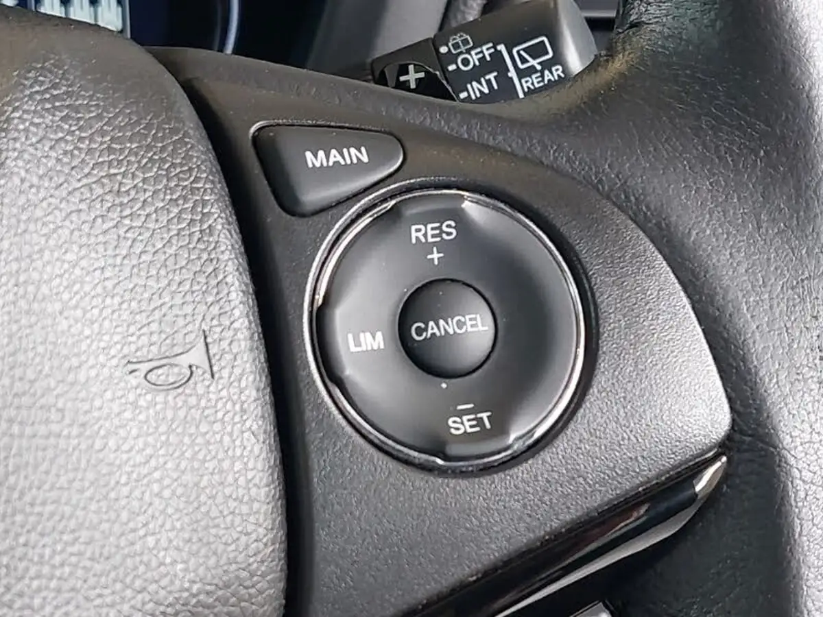 2018-honda-hr-v-15-i-vtec-se-cvt-big-15