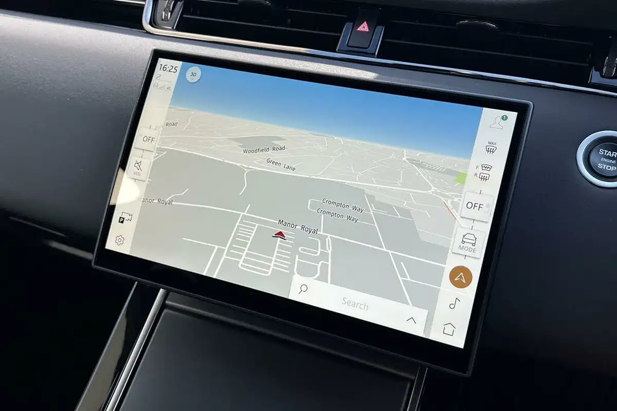 2024-land-rover-range-rover-evoque-15-p300e-dynamic-se-big-3