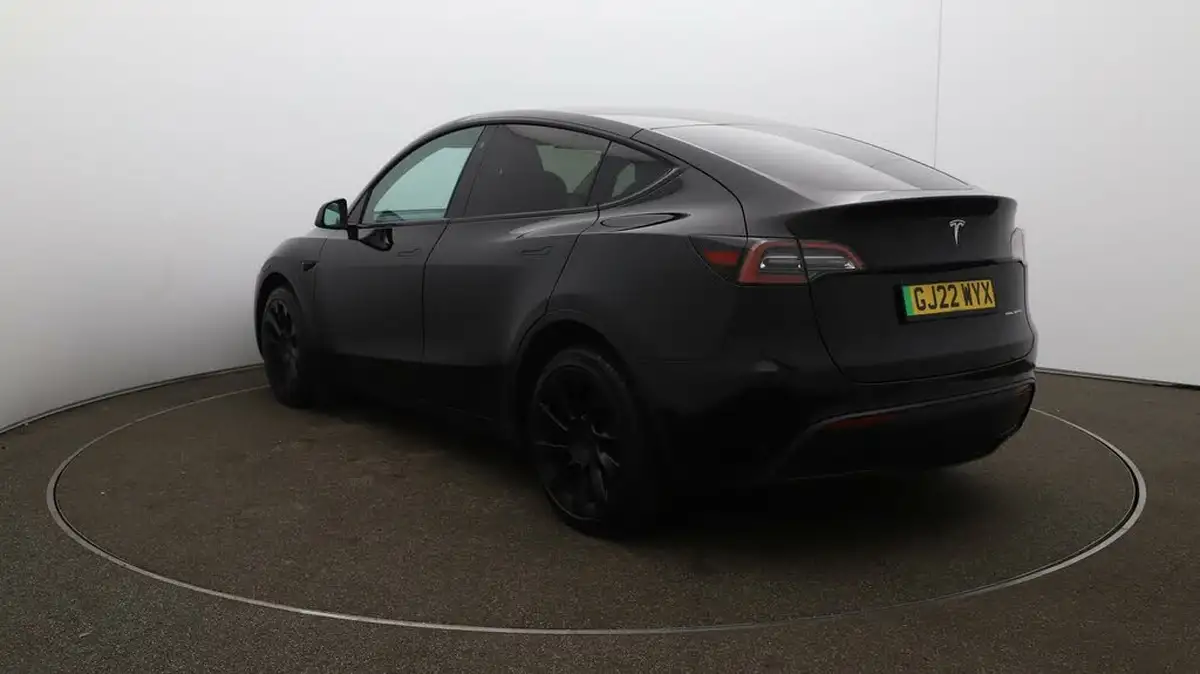 2022-tesla-model-y-e-long-range-big-52