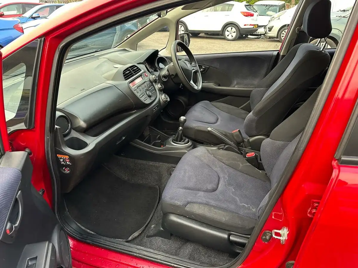 2014-honda-jazz-12-s-big-22