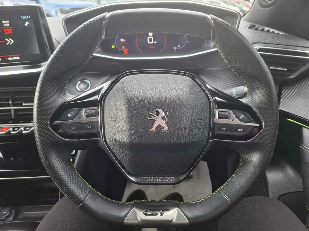 2022-peugeot-2008-suv-12-puretech-gt-big-25