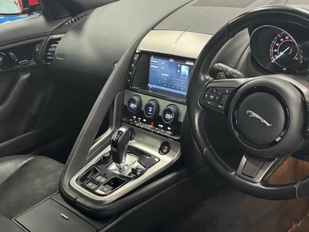 2015-jaguar-f-type-30-v6-coupe-quickshift-big-28