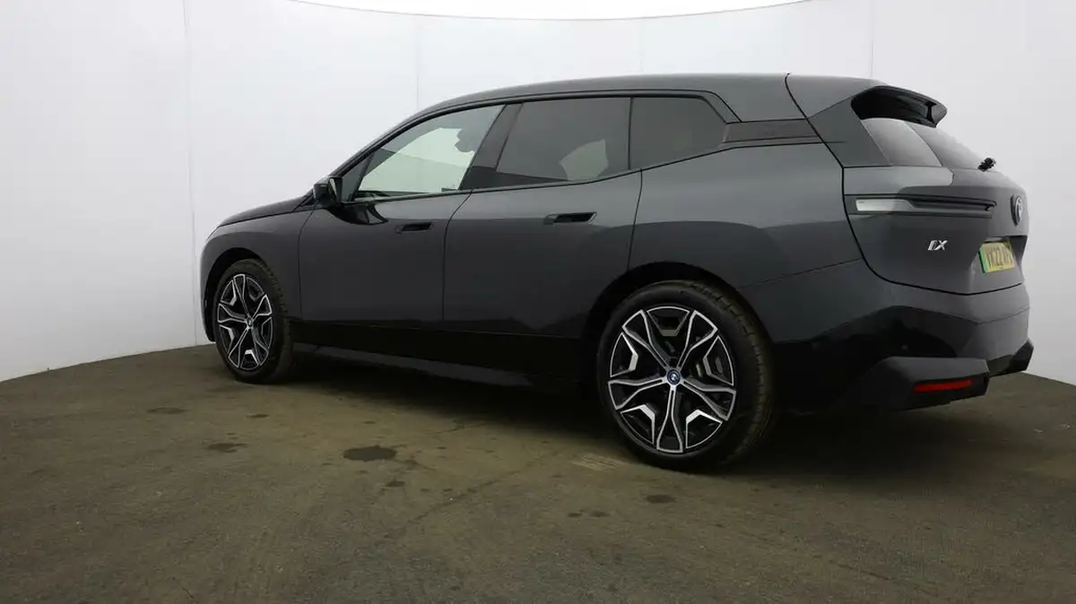 2022-bmw-ix-e-xdrive-50-m-sport-big-56