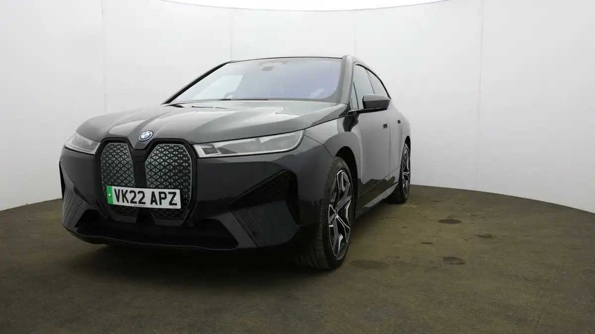 2022-bmw-ix-e-xdrive-50-m-sport-big-32